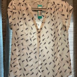 NWT polyester top with feather pattern
